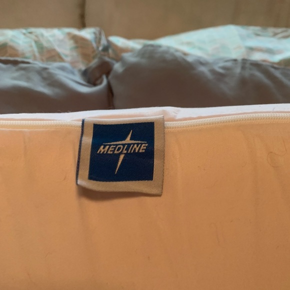 “MEDLINE” C-Pap Memory Foam Pillow         NWT - Picture 3 of 8